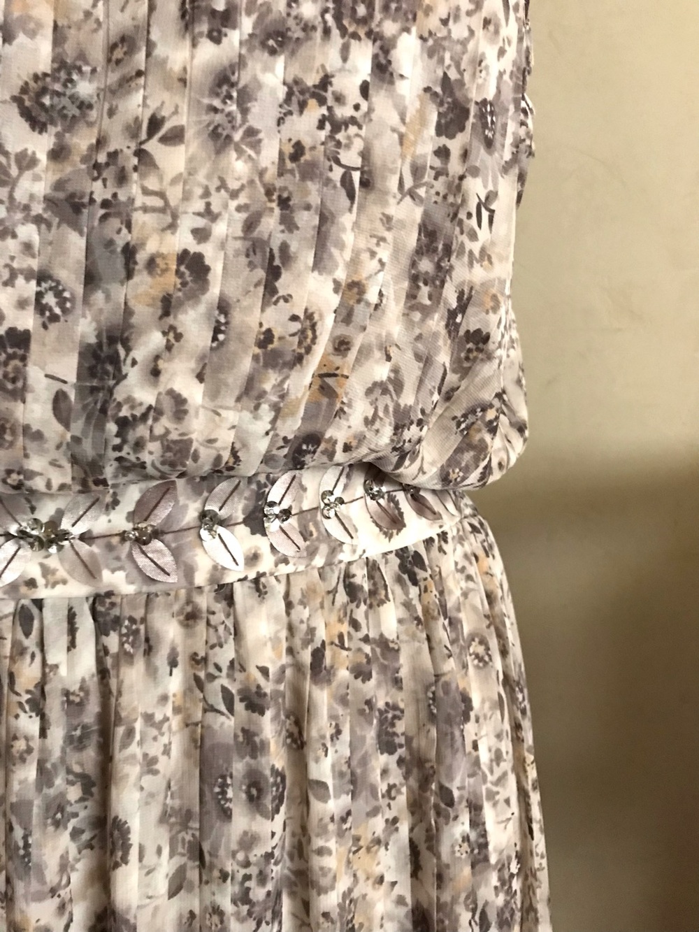 LC Lauren Conrad Floral Pleated Gray Maxi Dress - Picture 5 of 9